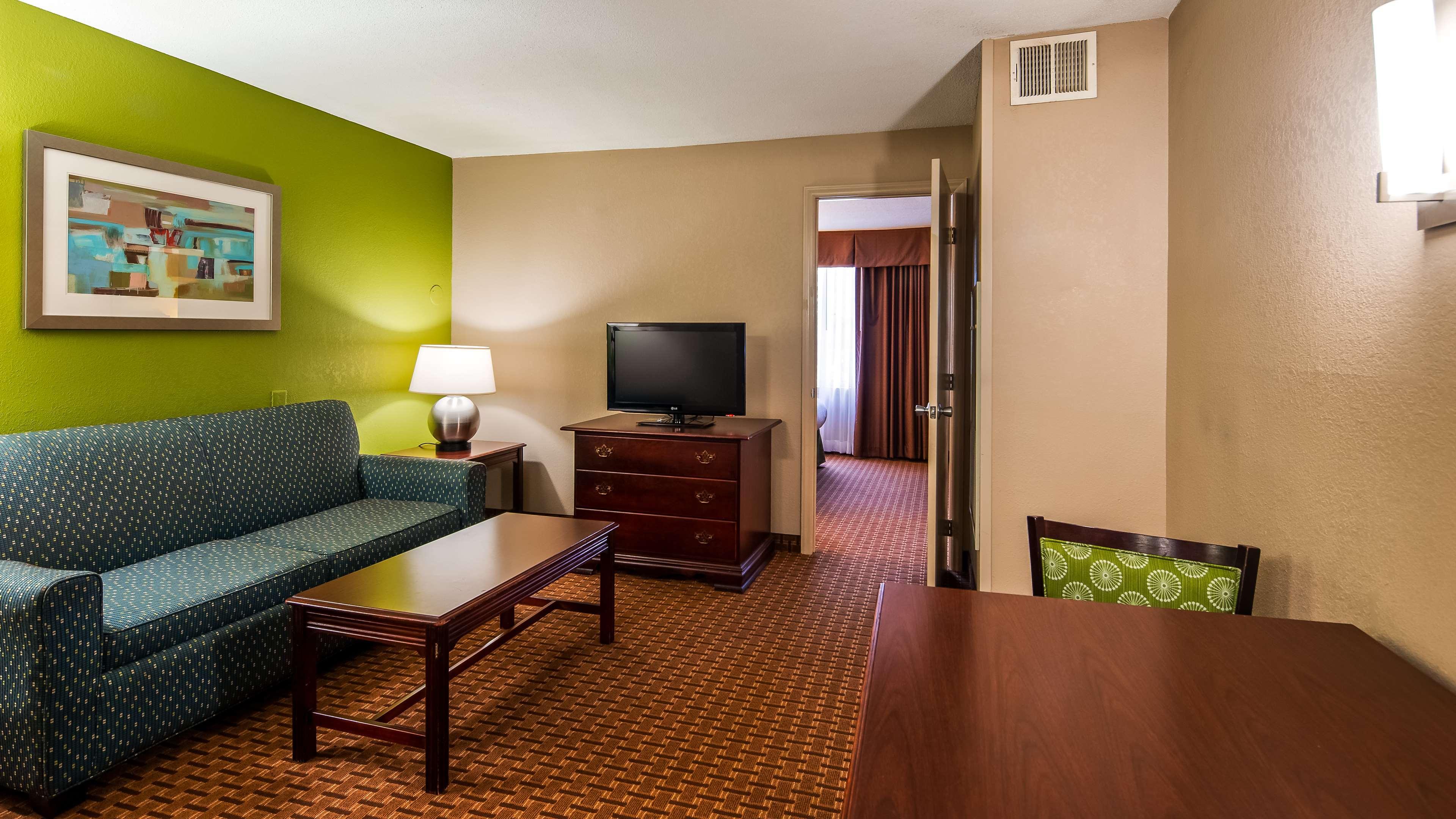Surestay Plus Hotel By Best Western Raleigh North Downtown Buitenkant foto